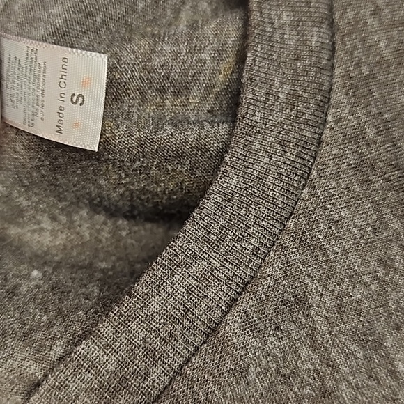 3 T-shirts in excellent like new condition. - Picture 4 of 5